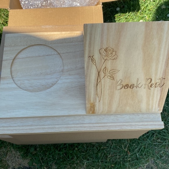 📚 ❤️Solid Oak Wooden Triangle Bookshelf Book Stand Holder, Wood Book Rest📚♥️ - Picture 10 of 10